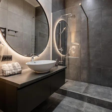 з двома спальнями! центр! *