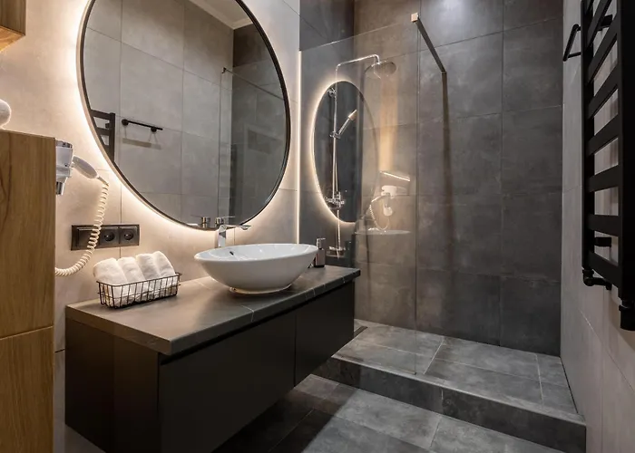 з двома спальнями! центр! *