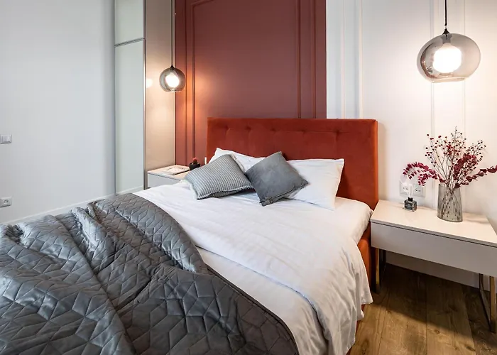 з двома спальнями! центр! *