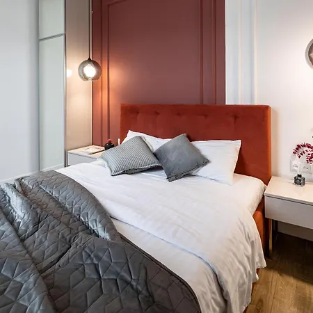 з двома спальнями! центр! *